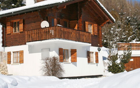 Mountain View: Eigentum, Haus, Schnee, Winter, Zuhause, Gebäude, Grundeigentum, Hütte, Baum, Dach