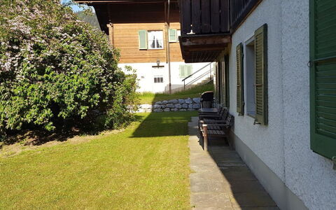 Burkhalter: Gebäude, Fenster, Pflanze, Die Architektur, Strassenbelag, Grundstueck, Haus, Nachbarschaft, Gras, Wohngebiet