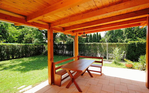 Brico: Eigentum, Gebäude, Zimmer, Haus, Grundeigentum, Veranda, Pavillon, Hinterhof, Möbel, Terrasse