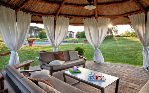 Villa Sant' Angelo: Eigentum, Zimmer, Möbel, Resort, Interior Design, Gebäude, Haus, Grundeigentum, Villa, Tabelle