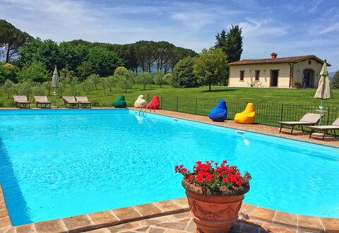 Villa Sant' Angelo: Schwimmbad, Eigentum, Urlaub, Freizeit, Azurblau, Grundeigentum, Haus, Sommer, Gebäude, Resort