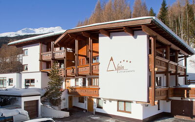 Sölden 510: Himmel, Auto, Eigentum, Fenster, Gebäude, Baum, Fahrzeug, Pflanze, Holz, Rad