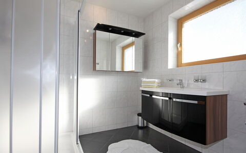 Obernberg: Zimmer, Badezimmer, Eigentum, Interior Design, Möbel, Gebäude, Fussboden, Die Architektur, Haus, Sinken