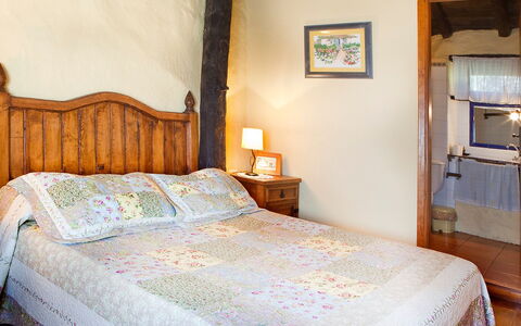Pepa: Schlafzimmer, Bett, Möbel, Bettdecke, Zimmer, Eigentum, Bedding, Bettrahmen, Matratze, Interior Design