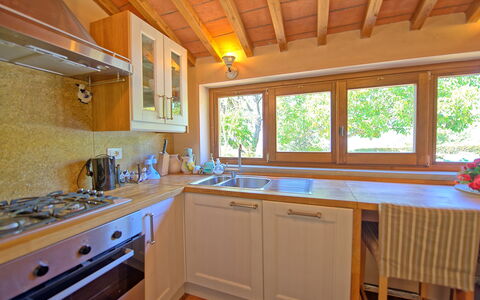 Gellino: Countertop, Eigentum, Zimmer, Küche, Möbel, Cabinetry, Gebäude, Haus, Decke, Interior Design