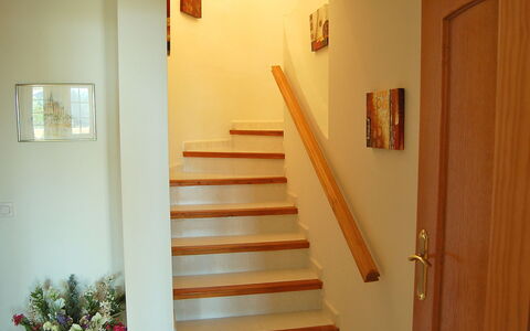 La Perla: Treppe, Eigentum, Geländer, Zimmer, Wand, Haus, Fussboden, Zuhause, Grundeigentum, Gebäude