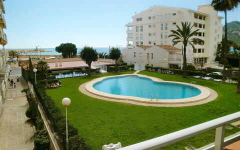 Altea 210: Schwimmbad, Eigentum, Gras, Gebäude, Grundeigentum, Wohnung, Resort, Palme, Freizeit, Eigentumswohnung