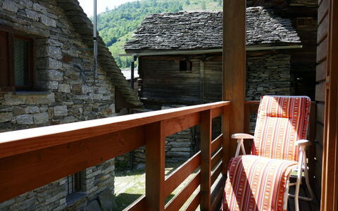 Rustico Fortuna: Eigentum, Holz, Himmel, Gebäude, Fenster, Hütte, Gartenmöbel, Haus, Dach, Landschaft