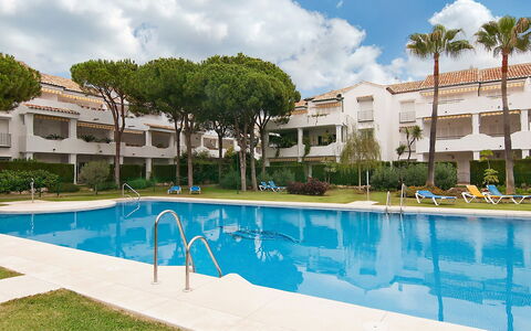 El Presidente: Schwimmbad, Eigentum, Resort, Wohngebiet, Grundeigentum, Gebäude, Haus, Freizeit, Urlaub, Eigentumswohnung
