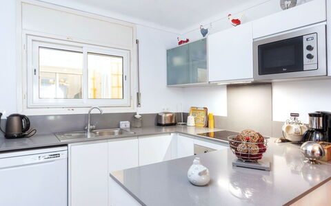 Isis: Countertop, Eigentum, Zimmer, Küche, Möbel, Weiss, Interior Design, Cabinetry, Gebäude, Haus