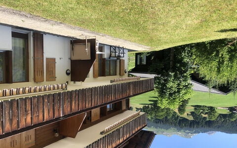 Chalet Sunneblick: Gebäude, Daytime, Eigentum, Pflanze, Fenster, Haus, Wasser, Die Architektur, Urban Design, Linie