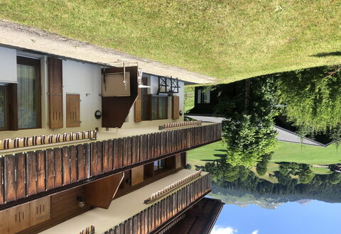 Chalet Sunneblick: Gebäude, Daytime, Eigentum, Pflanze, Fenster, Haus, Wasser, Die Architektur, Urban Design, Linie