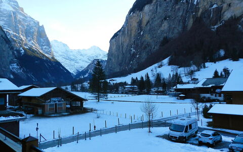 Staubbach: Bergforms, Berg, Schnee, Winter, Gebirge, Alpen, Bergstation, Geologisches Phänomen, Himmel, Glazialmorphologie