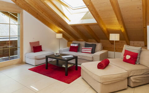 Staubbach: Interior Design, Möbel, Flooring, Decke, Fussboden, Zimmer, Couch, Wohnzimmer, Dachboden, Stuhl
