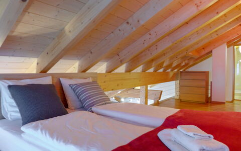 Staubbach: Eigentum, Komfort, Holz, Textil, Schatten, Gebäude, Flooring, Fussboden, Hartholz, Freizeit