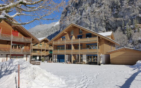Staubbach: Schnee, Himmel, Gebäude, Berg, Steigung, Fenster, Haus, Baum, Freizeit, Gebirge