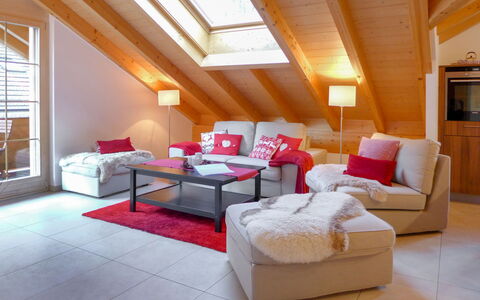 Staubbach: Möbel, Couch, Komfort, Kissen, Fenster, Beleuchtung, Orange, Interior Design, Holz, Gebäude