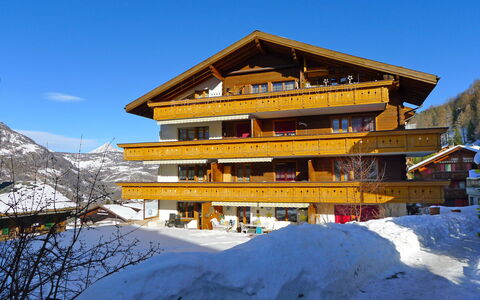 Sierra Vista: Himmel, Gebäude, Schnee, Berg, Steigung, Fenster, Baum, Lärche, Haus, Holz