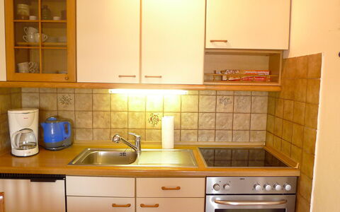 Norderney: Cabinetry, Countertop, Küche, Zimmer, Eigentum, Möbel, Fliese, Major Appliance, Sinken, Schrank