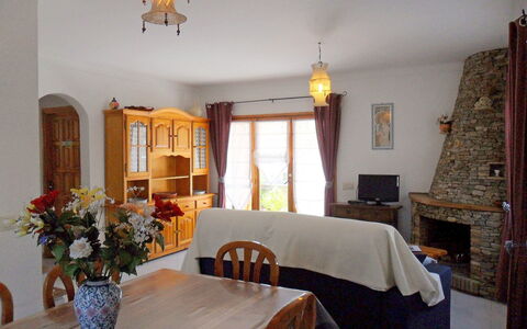 Josiane: Zimmer, Eigentum, Möbel, Gebäude, Interior Design, Schlafzimmer, Bett, Decke, Fussboden, Haus