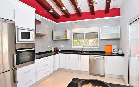 El Olivo: Cabinetry, Countertop, Eigentum, Möbel, Herd, Küchengerät, Küche, Sinken, Haushaltsgerät, Holz