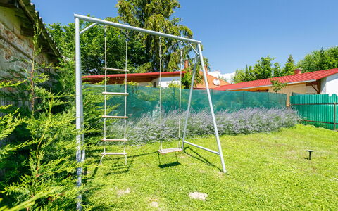 Bercsényi: Himmel, Pflanze, Grün, Baum, Grundstueck, Schatten, Gras, Steigung, Öffentlicher Raum, Freizeit