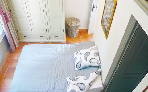 Cavalaire 151: Schlafzimmer, Zimmer, Eigentum, Möbel, Bett, Interior Design, Bettdecke, Wand, Haus, Fussboden