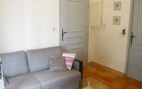 Cavalaire 151: Zimmer, Eigentum, Möbel, Fussboden, Wand, Interior Design, Couch, Haus, Gebäude, Wohnzimmer