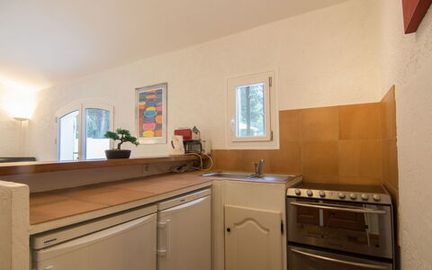 Le Pilon: Eigentum, Zimmer, Countertop, Möbel, Küche, Cabinetry, Gebäude, Haus, Interior Design, Fussboden