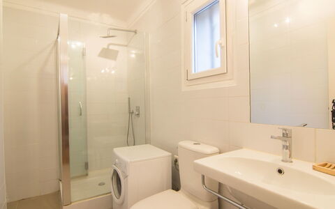 Le Pilon: Badezimmer, Eigentum, Zimmer, Interior Design, Wand, Armatur, Grundeigentum, Gebäude, Die Architektur, Fussboden
