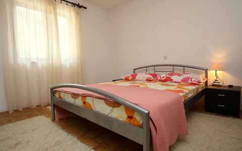 Repak: Schlafzimmer, Bett, Möbel, Zimmer, Bettdecke, Eigentum, Bettrahmen, Bedding, Interior Design, Fussboden