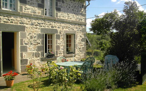 O'Petit Bonheur: Haus, Eigentum, Zuhause, Wohngebiet, Gebäude, Garten, Grundeigentum, Hütte, Garten, Nachbarschaft