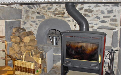 O'Petit Bonheur: Feuerstelle, Holzofen, Hitze, Kamin, Steinofen, Zimmer, Haushaltsgerät