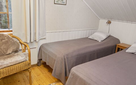 Varsta: Holz, Flooring, Fussboden, Schlafzimmer, Bettdecke, Bett, Interior Design, Bedding, Bettrahmen, Holzboden