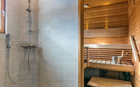 Mäntyrinne: Flooring, Holz, Fussboden, Interior Design, Armatur, Decke, Badezimmer, Installation, Zimmer, Duschkopf