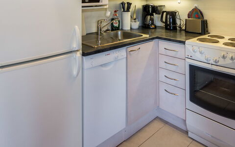 Ruka-Kitkan Kuukkeli: Küchengerät, Küche, Countertop, Major Appliance, Herd, Spüle, Haushaltsgerät, Herd, Cabinetry, Interior Design