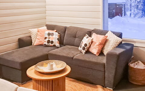 Pajalan Piilopirtti: Möbel, Flooring, Interior Design, Holz, Fussboden, Couch, Textil, Kissen, Tabelle, Wohnzimmer