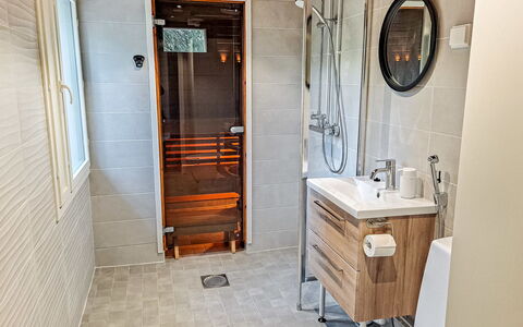 Pajalan Piilopirtti: Flooring, Holz, Fussboden, Interior Design, Armatur, Installation, Zapfhahn, Zimmer, Sinken, Badezimmer
