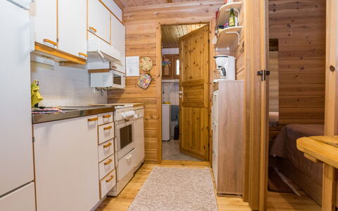 Piilola Nr 2: Holz, Fussboden, Interior Design, Flooring, Zuhause, Küche, Holzbeize, Decke, Major Appliance, Zimmer