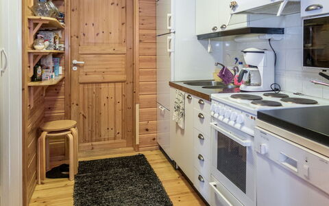 Piilola Nr 1: Flooring, Holz, Major Appliance, Möbel, Cabinetry, Küchengerät, Küche, Interior Design, Fussboden, Countertop