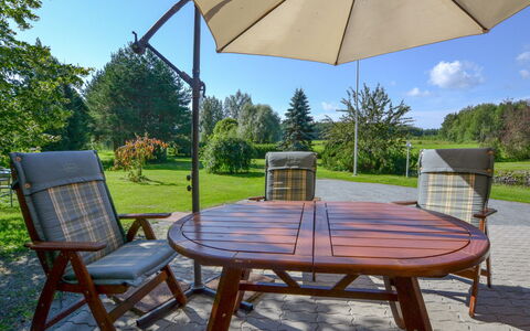 Kannelpirtti 1: Bett, Möbel, Schlafzimmer, Interior Design, Bedding, Bettdecke, Flooring, Holz, Fussboden, Zimmer