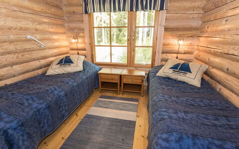 Koivuranta: Holz, Schlafzimmer, Fussboden, Bett, Interior Design, Flooring, Bettdecke, Bedding, Bettrahmen, Decke