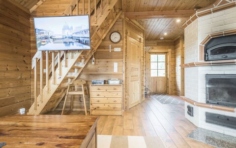 Liisakallela: Gras, Haus, Hütte, Grundstueck, Zuhause, Estate, Rasen, Abstellgleis, Bauernhaus, Veranda