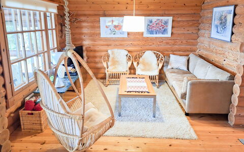 Honkaranta: Bett, Möbel, Schlafzimmer, Interior Design, Bedding, Bettdecke, Flooring, Holz, Fussboden, Zimmer