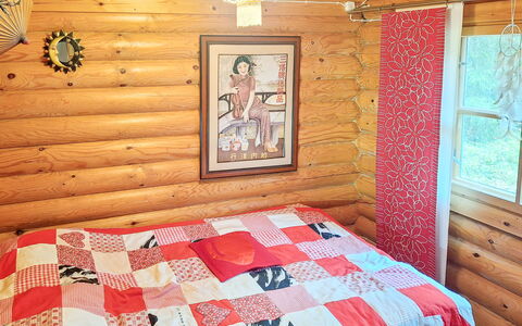 Honkaranta: Bett, Möbel, Schlafzimmer, Interior Design, Bedding, Bettdecke, Flooring, Holz, Fussboden, Zimmer