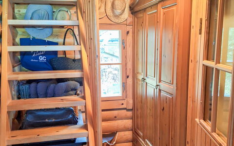 Honkaranta: Bett, Möbel, Schlafzimmer, Interior Design, Bedding, Bettdecke, Flooring, Holz, Fussboden, Zimmer