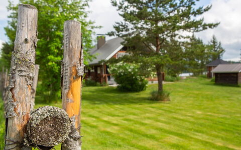 Ranta-Lemettilä: Holz, Grundstueck, Hütte, Ländliches Gebiet, Garten, Wiese, Rasen, Bauernhaus, Hinterhof, Weide