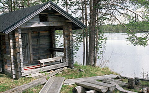Mustikkainen: Zuhause, Hütte, Dach, Estate, Schatten, Bauernhaus, Rasen, Landscaping, Garten, Garten
