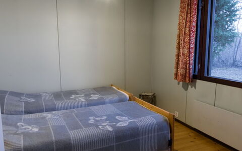 Vattomäki: Fussboden, Flooring, Holz, Schlafzimmer, Möbel, Bett, Interior Design, Bettdecke, Zimmer, Bedding