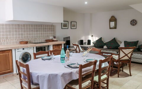 Maury: Eigentum, Zimmer, Möbel, Gebäude, Grundeigentum, Tabelle, Esszimmer, Interior Design, Haus, Restaurant